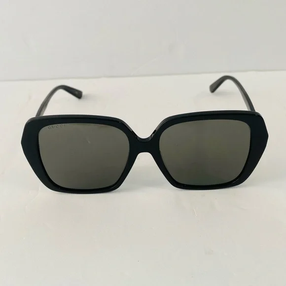 New Gucci Women’s Square Ladies Sunglasses
Item No. GG0533SA 001 56 - Picture 11 of 14